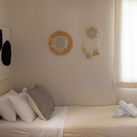 Noe Rooms In Center Of Tinos Exterior photo