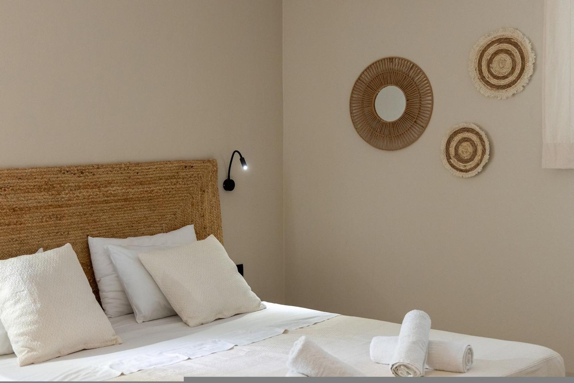 Noe Rooms In Center Of Tinos Exterior photo