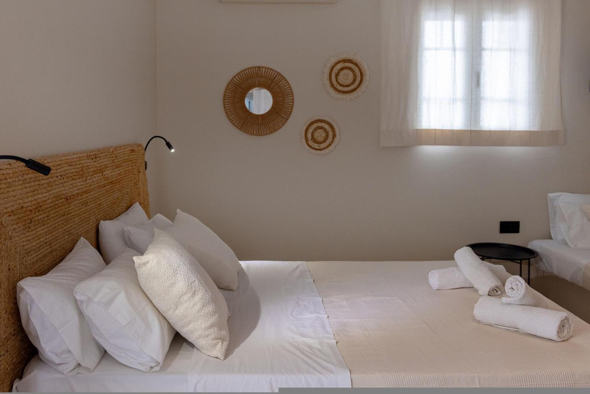 Noe Rooms In Center Of Tinos Exterior photo