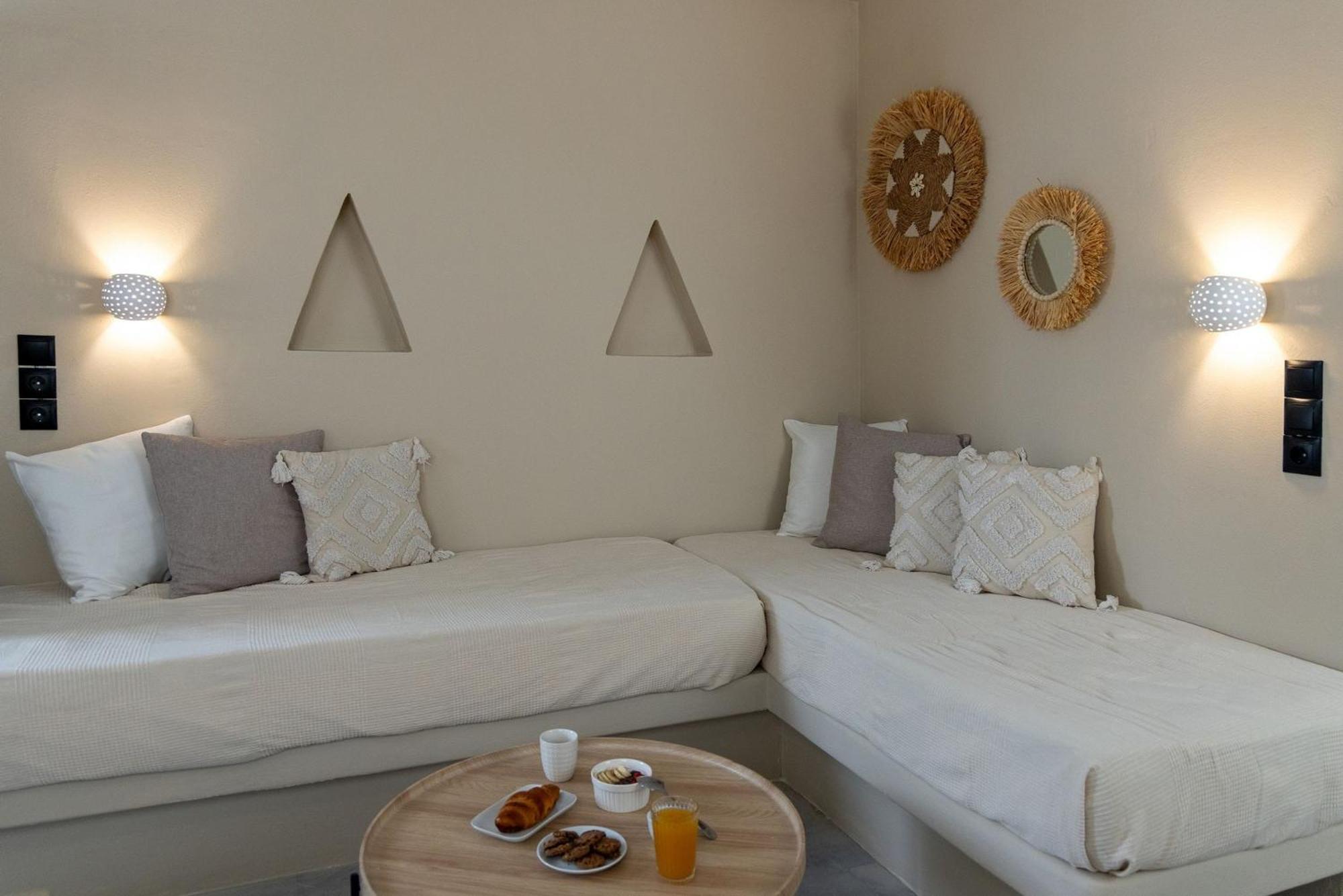Noe Rooms In Center Of Tinos Exterior photo