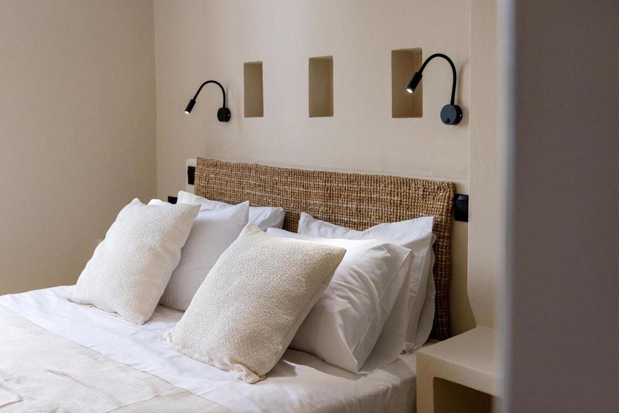 Noe Rooms In Center Of Tinos Exterior photo