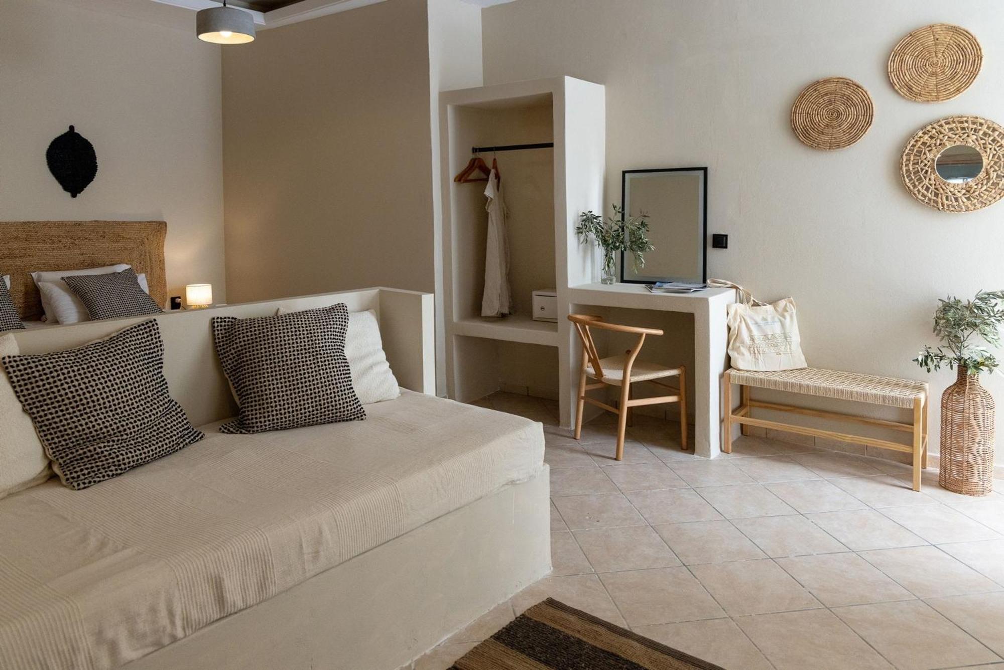 Noe Rooms In Center Of Tinos Exterior photo